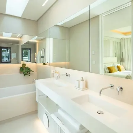 Puente Romano 5 Bedrooms Holiday home