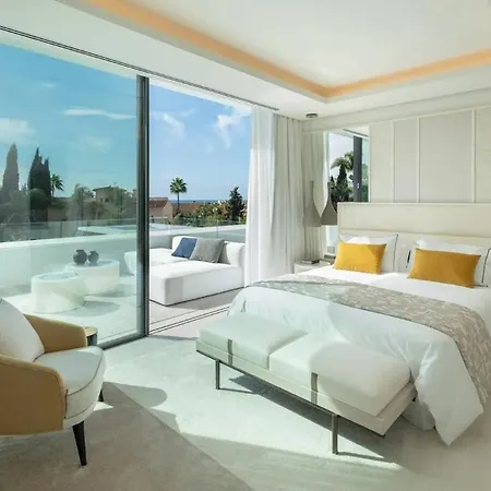 Puente Romano 5 Bedrooms Holiday home *
