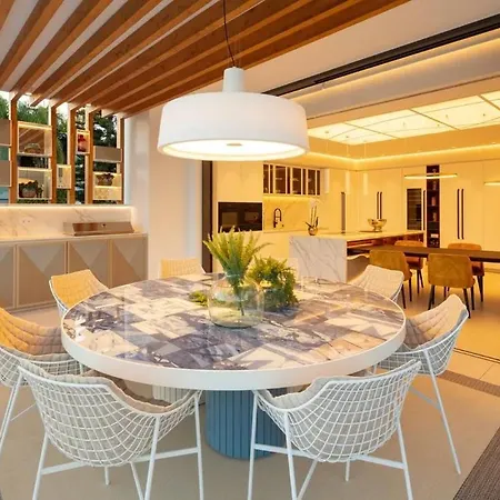 Puente Romano 5 Bedrooms Holiday home